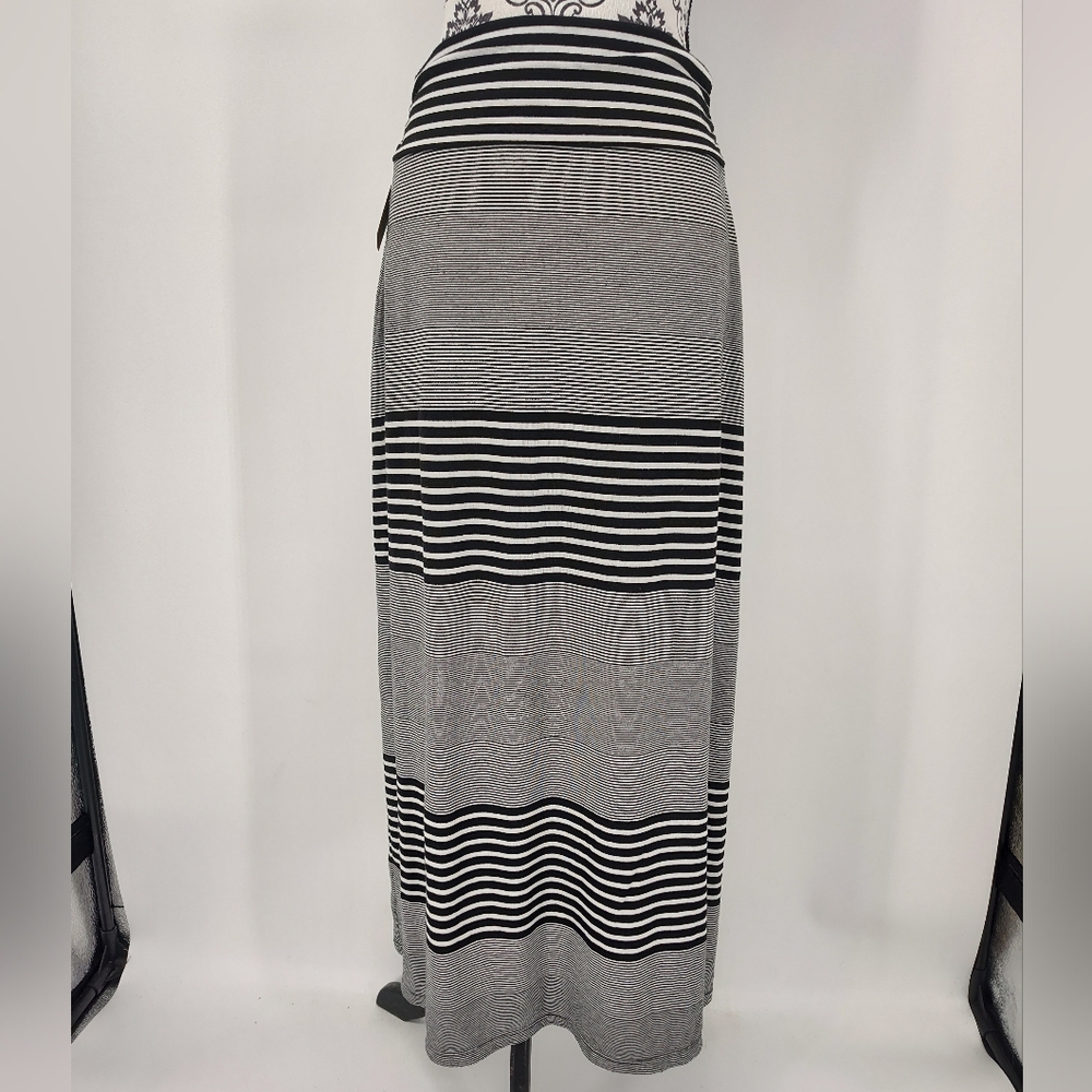 Faded Glory Women's Black and White Striped Maxi Skirt Size Small